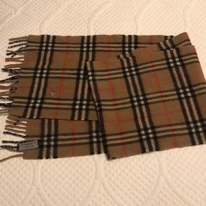 Burberry lambs wool scarf